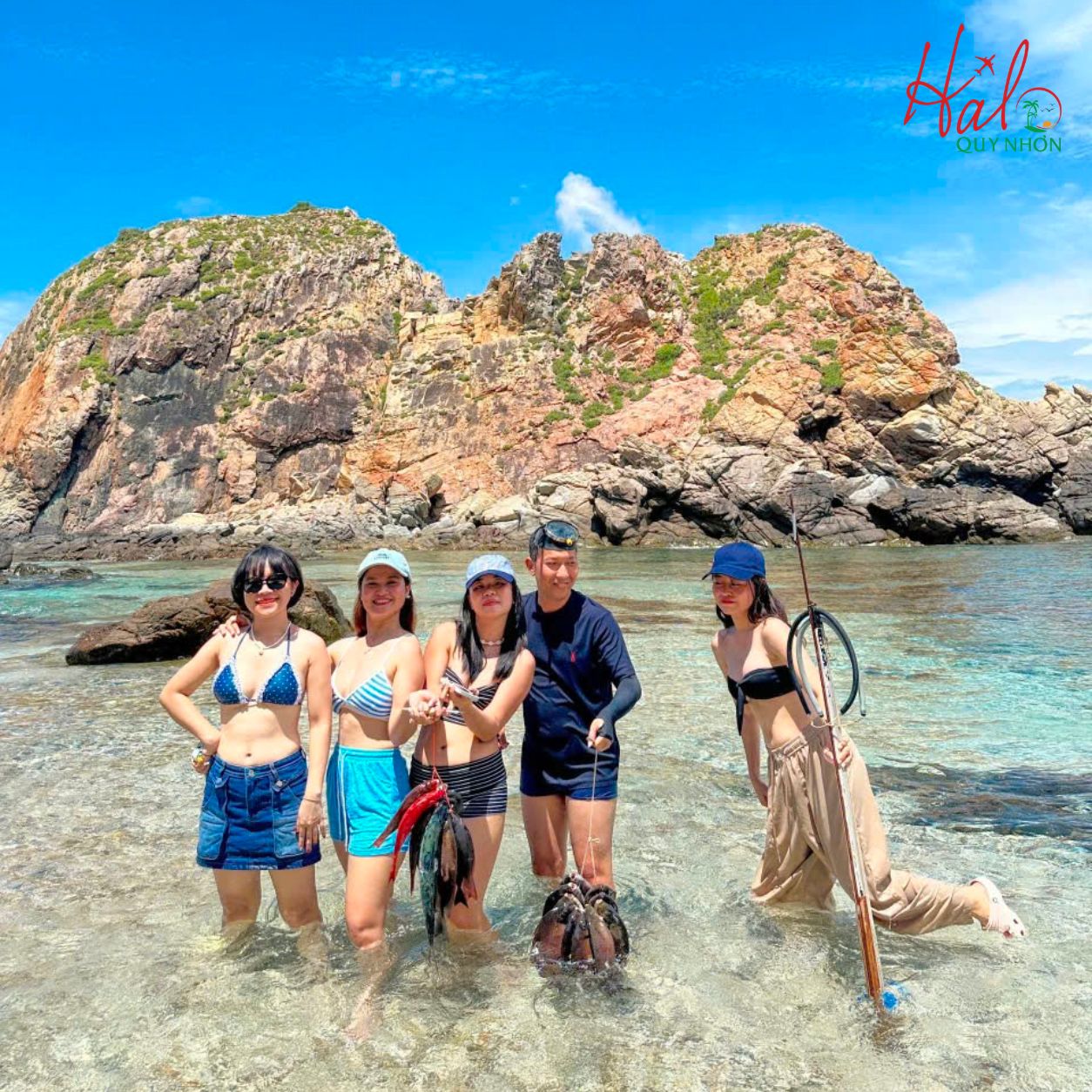 Khách đi tour Hòn Sẹo Khách đi tour Hòn Sẹo